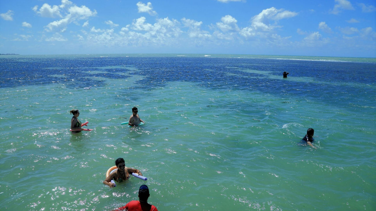 piscinas-naturais-do-bessa-conhecida-como-caribe-paraibano-e-possivel-realizar-passeios-ecologicos-e-aquaticos-como-stand-up-paddle-e-caiaque-nos-recifes-5-scaled